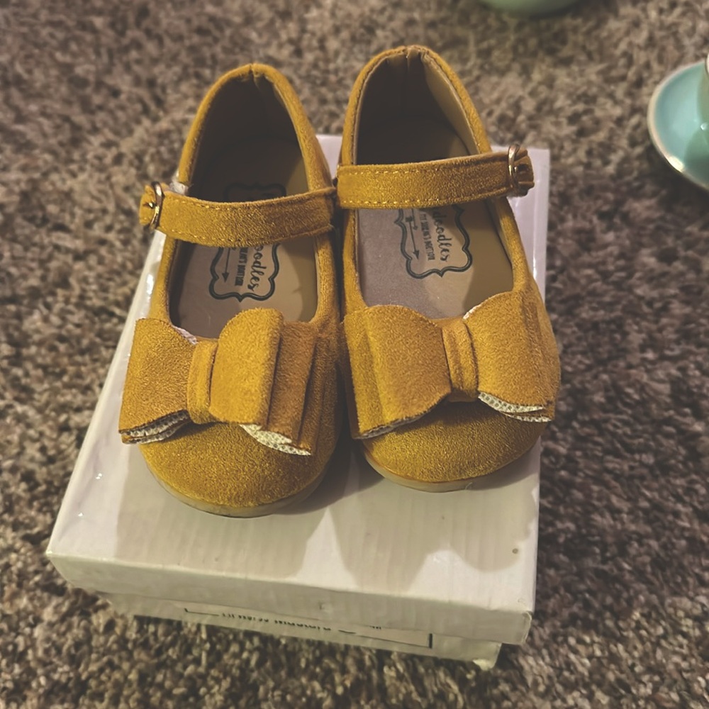 Mustard yellow pipperdoodles size 22/5